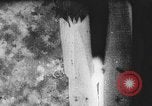 Standbild Bombardierung des Dorfes während des Spanischen Bürgerkriegs Spanien, 1937, aus Sekunde 42 historischem Filmmaterial Videoclip 65675062087