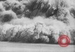 Standbild Bombardierung des Dorfes während des Spanischen Bürgerkriegs Spanien, 1937, aus Sekunde 44 historischem Filmmaterial Videoclip 65675062087