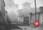 Standbild Bombardierung des Dorfes während des Spanischen Bürgerkriegs Spanien, 1937, aus Sekunde 49 historischem Filmmaterial Videoclip 65675062087