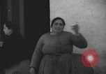 Standbild Bombardierung des Dorfes während des Spanischen Bürgerkriegs Spanien, 1937, aus Sekunde 51 historischem Filmmaterial Videoclip 65675062087