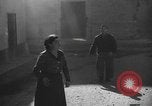 Standbild Bombardierung des Dorfes während des Spanischen Bürgerkriegs Spanien, 1937, aus Sekunde 55 historischem Filmmaterial Videoclip 65675062087