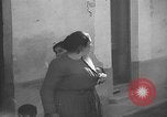 Standbild Bombardierung des Dorfes während des Spanischen Bürgerkriegs Spanien, 1937, aus Sekunde 57 historischem Filmmaterial Videoclip 65675062087