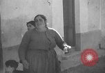 Standbild Bombardierung des Dorfes während des Spanischen Bürgerkriegs Spanien, 1937, aus Sekunde 59 historischem Filmmaterial Videoclip 65675062087