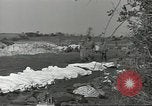 Immagine di La sepoltura dei cadaveri Nettuno Italia, 1944, secondo 4 filmato di repertorio 65675062183