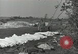 Immagine di La sepoltura dei cadaveri Nettuno Italia, 1944, secondo 5 filmato di repertorio 65675062183
