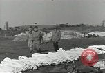 Immagine di La sepoltura dei cadaveri Nettuno Italia, 1944, secondo 11 filmato di repertorio 65675062183