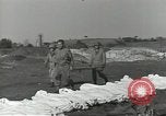 Immagine di La sepoltura dei cadaveri Nettuno Italia, 1944, secondo 12 filmato di repertorio 65675062183