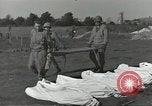 Immagine di La sepoltura dei cadaveri Nettuno Italia, 1944, secondo 15 filmato di repertorio 65675062183