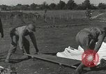 Immagine di La sepoltura dei cadaveri Nettuno Italia, 1944, secondo 19 filmato di repertorio 65675062183