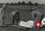 Immagine di La sepoltura dei cadaveri Nettuno Italia, 1944, secondo 21 filmato di repertorio 65675062183