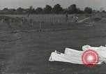 Immagine di La sepoltura dei cadaveri Nettuno Italia, 1944, secondo 34 filmato di repertorio 65675062183
