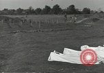 Immagine di La sepoltura dei cadaveri Nettuno Italia, 1944, secondo 36 filmato di repertorio 65675062183