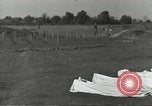 Immagine di La sepoltura dei cadaveri Nettuno Italia, 1944, secondo 37 filmato di repertorio 65675062183