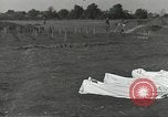 Immagine di La sepoltura dei cadaveri Nettuno Italia, 1944, secondo 38 filmato di repertorio 65675062183
