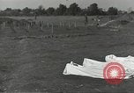 Immagine di La sepoltura dei cadaveri Nettuno Italia, 1944, secondo 39 filmato di repertorio 65675062183
