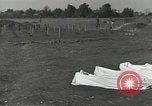 Immagine di La sepoltura dei cadaveri Nettuno Italia, 1944, secondo 40 filmato di repertorio 65675062183