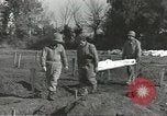 Immagine di La sepoltura dei cadaveri Nettuno Italia, 1944, secondo 50 filmato di repertorio 65675062183