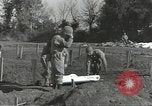 Immagine di La sepoltura dei cadaveri Nettuno Italia, 1944, secondo 54 filmato di repertorio 65675062183
