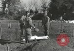 Immagine di La sepoltura dei cadaveri Nettuno Italia, 1944, secondo 55 filmato di repertorio 65675062183
