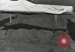 Immagine di La sepoltura dei cadaveri Nettuno Italia, 1944, secondo 58 filmato di repertorio 65675062183