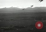 Standbild United States Air Raid Caroline Island Pazifischer Ozean, 1944, aus Sekunde 56 historischem Filmmaterial Videoclip 65675062195