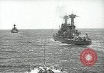 Standbild USA Schlachtschiffe in Spalte Bildung Hampton Roads Virginia USA, 1939, aus Sekunde 22 historischem Filmmaterial Videoclip 65675062203