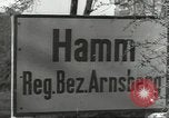 Standbild Bombe beschädigte rail road Station Hamm Deutschland, 1945, aus Sekunde 12 historischem Filmmaterial Videoclip 65675062218