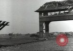 Standbild Bombe beschädigte rail road Station Hamm Deutschland, 1945, aus Sekunde 31 historischem Filmmaterial Videoclip 65675062218