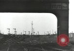 Standbild Bombe beschädigte rail road Station Hamm Deutschland, 1945, aus Sekunde 58 historischem Filmmaterial Videoclip 65675062218