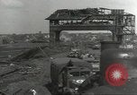 Image bombe d'un rail endommagé road station Hamm Allemagne, 1945, de la seconde 5 séquences d'archives historiques vidéo 65675062219