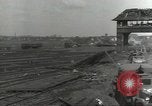 Image bombe d'un rail endommagé road station Hamm Allemagne, 1945, de la seconde 12 séquences d'archives historiques vidéo 65675062219