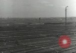 Image bombe d'un rail endommagé road station Hamm Allemagne, 1945, de la seconde 19 séquences d'archives historiques vidéo 65675062219
