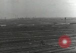 Image bombe d'un rail endommagé road station Hamm Allemagne, 1945, de la seconde 21 séquences d'archives historiques vidéo 65675062219