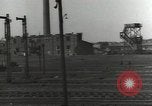 Image bombe d'un rail endommagé road station Hamm Allemagne, 1945, de la seconde 32 séquences d'archives historiques vidéo 65675062219
