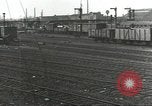 Image bombe d'un rail endommagé road station Hamm Allemagne, 1945, de la seconde 56 séquences d'archives historiques vidéo 65675062219