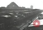 Image bombe d'un rail endommagé road station Hamm Allemagne, 1945, de la seconde 60 séquences d'archives historiques vidéo 65675062219