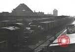 Image bombe d'un rail endommagé road station Hamm Allemagne, 1945, de la seconde 62 séquences d'archives historiques vidéo 65675062219