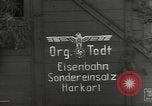 Standbild Bombe beschädigte rail road Station Hamm Deutschland, 1945, aus Sekunde 17 historischem Filmmaterial Videoclip 65675062220