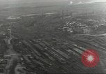 Standbild Bombe beschädigte rail road Station Hamm Deutschland, 1945, aus Sekunde 19 historischem Filmmaterial Videoclip 65675062221