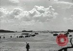 Standbild USA Soldaten einrichten Positionen auf Guam Guam Marianen, 1944, aus Sekunde 6 historischem Filmmaterial Videoclip 65675062232