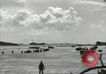 Standbild USA Soldaten einrichten Positionen auf Guam Guam Marianen, 1944, aus Sekunde 7 historischem Filmmaterial Videoclip 65675062232