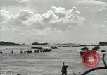 Standbild USA Soldaten einrichten Positionen auf Guam Guam Marianen, 1944, aus Sekunde 10 historischem Filmmaterial Videoclip 65675062232
