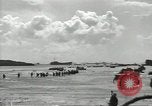 Standbild USA Soldaten einrichten Positionen auf Guam Guam Marianen, 1944, aus Sekunde 12 historischem Filmmaterial Videoclip 65675062232