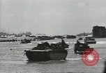 Standbild USA Soldaten einrichten Positionen auf Guam Guam Marianen, 1944, aus Sekunde 19 historischem Filmmaterial Videoclip 65675062232