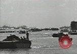 Standbild USA Soldaten einrichten Positionen auf Guam Guam Marianen, 1944, aus Sekunde 25 historischem Filmmaterial Videoclip 65675062232