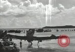 Standbild USA Soldaten einrichten Positionen auf Guam Guam Marianen, 1944, aus Sekunde 28 historischem Filmmaterial Videoclip 65675062232