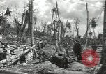 Standbild USA Soldaten einrichten Positionen auf Guam Guam Marianen, 1944, aus Sekunde 35 historischem Filmmaterial Videoclip 65675062232