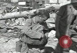 Standbild USA Soldaten einrichten Positionen auf Guam Guam Marianen, 1944, aus Sekunde 62 historischem Filmmaterial Videoclip 65675062232