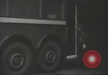 Immagine di Conduttore di donna raccoglie le tariffe in filobus nella seconda guerra mondiale Londra Inghilterra Regno Unito, 1941, secondo 10 filmato di repertorio 65675062253