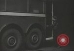 Immagine di Conduttore di donna raccoglie le tariffe in filobus nella seconda guerra mondiale Londra Inghilterra Regno Unito, 1941, secondo 11 filmato di repertorio 65675062253
